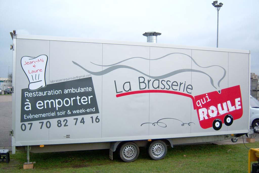 Flocage pub en adhésif et déco pour fourgon utilitaire aménagé pour primeurs, fromagers et traiteurs et remorques aménagées pour camion de restauration ambulante à Nancy près de Baccarat en Lorraine !